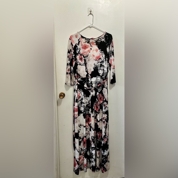 🌸HP🌸Faux wrap floral dress. 🌸 - Picture 3 of 9